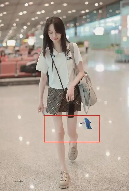 郑爽瘦成纸片人吴谨言瘦到脖子变细最心疼的是她瘦成老人手