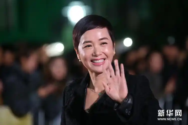 10月30日,演员蒋雯丽出席颁奖典礼.新华社记者 才扬 摄