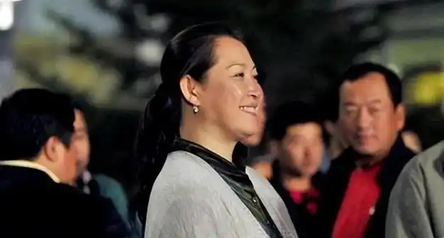 吵不闹,带重疾儿子坚强生活|潘长江|马丽娟|赵本山女儿球球_网易订阅