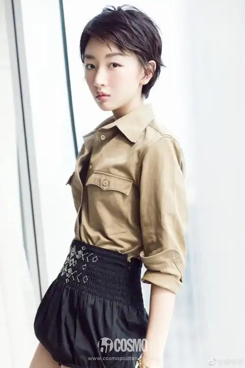 时髦到飞起 周冬雨的造型就是短发女生的教科书