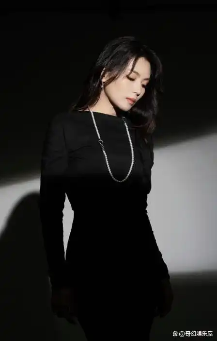 超模级腰线!刘涛的芭莎大片发布,网友们纷纷沦陷了!