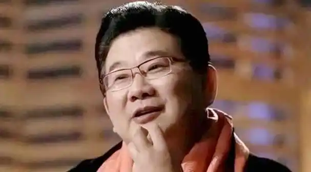 从"上海第一主持人"到沦为全网笑柄,曹可凡终于走到今天这一步