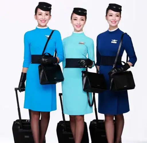 厦航新六代空乘制服正式亮相 简约时尚