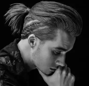 6款令人惊艳的男生长发发型推荐