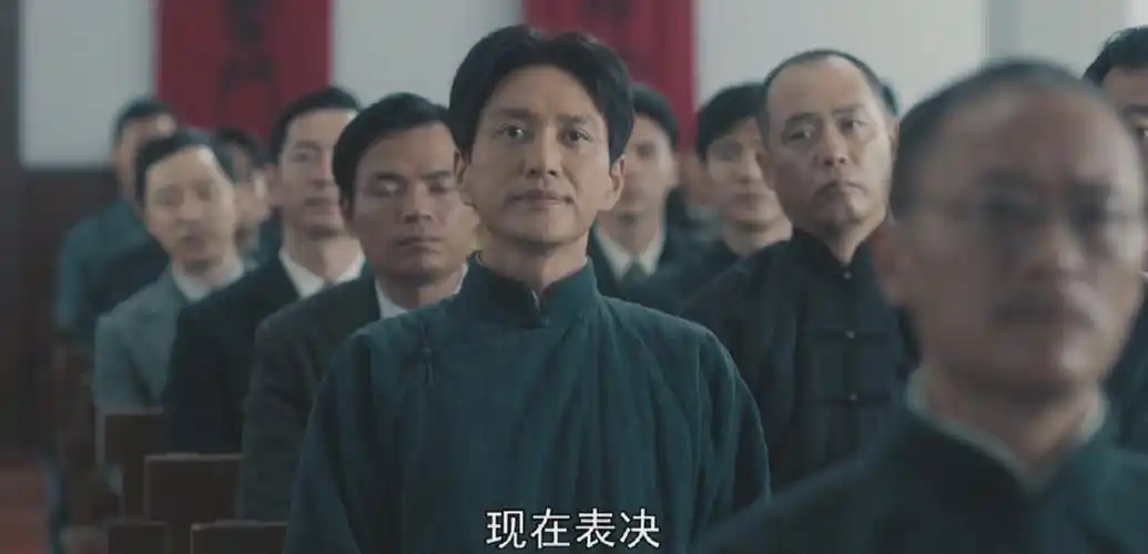 而在青年教员的演员里,只有两位能演出当时教员的风采,一位是《觉醒