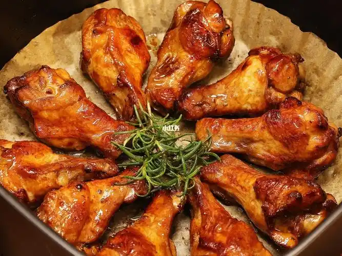 今天做个新式炸鸡腿,肉嫩多汁做法还很简单,关键是全家人都爱吃