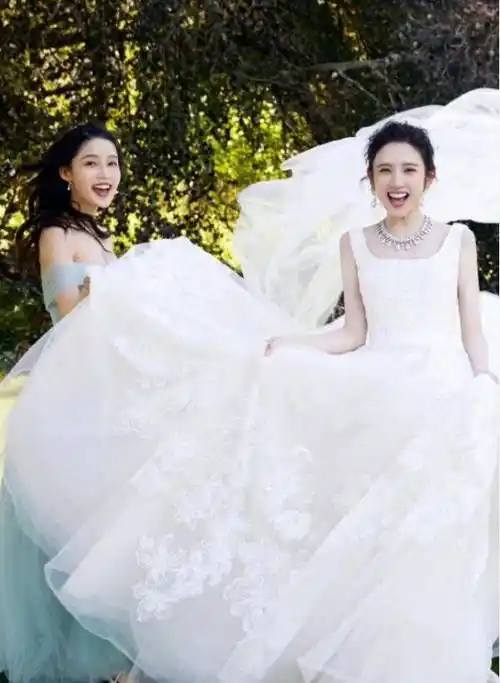 李沁求生欲什么梗为避嫌李沁用张若昀结婚照回复了这件事