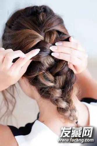 【图】超简单气质发型扎发 干练超显女人味ol超适合(4)_女生长发发型
