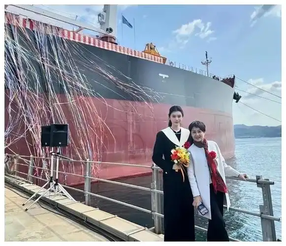 35岁奚梦瑶庆生日婆婆厚礼价值46亿她的爱情真诚