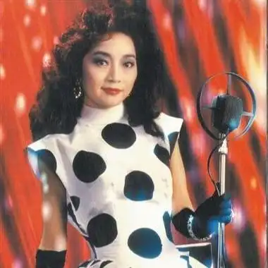 徐小凤,原名徐陨书,是中国著名的女歌手,演员.