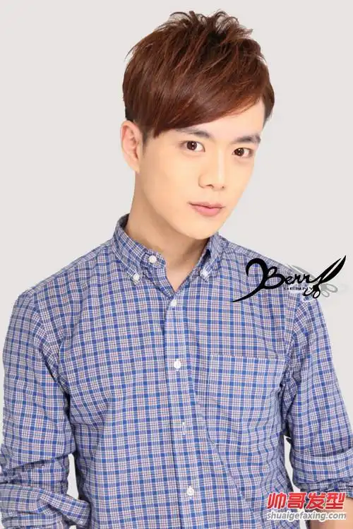 初入职场的小鲜肉发型设计 男生韩式斜刘海发型