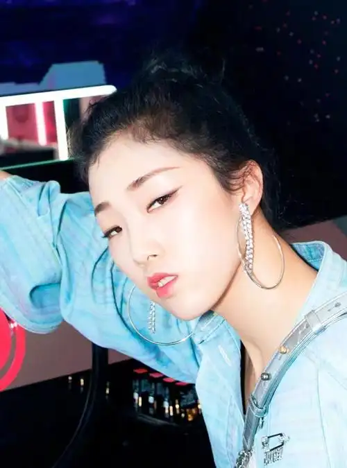 我们再来看看yami,yami的长相在创造101中属于特别有辨识度的那种