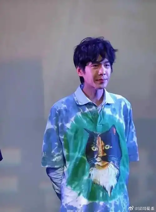 张若昀怎么这么瘦,有点脱相了都,一般明星突然瘦都是压力大导致的,到