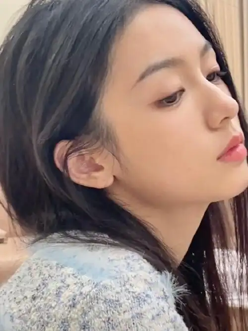 #周也侧脸live图#