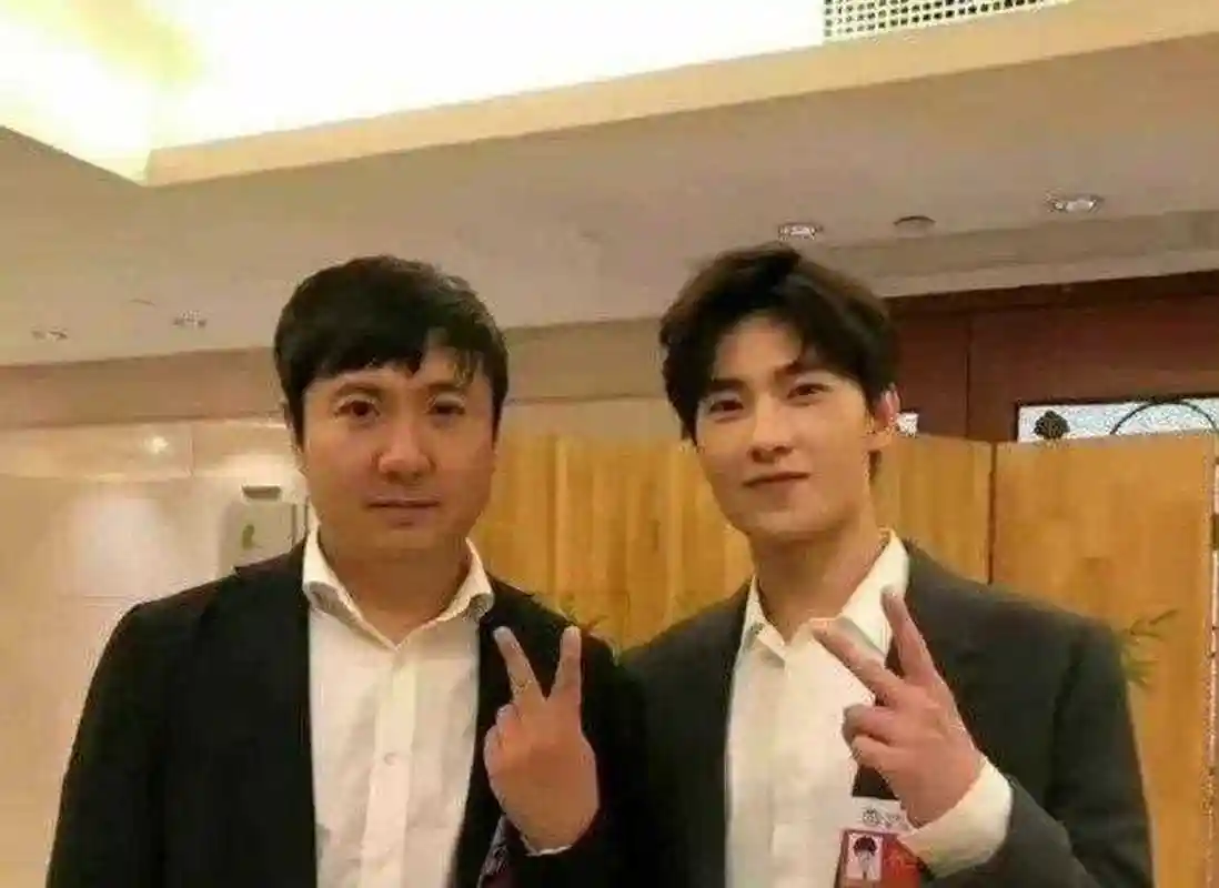 军艺校草三剑客沈腾沙溢杨洋,就差沙溢了,赶紧同款安排起来赶上校草的