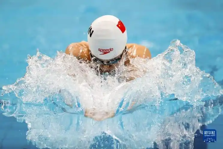 游泳学青会大学乙组女子100米蛙泳赛况