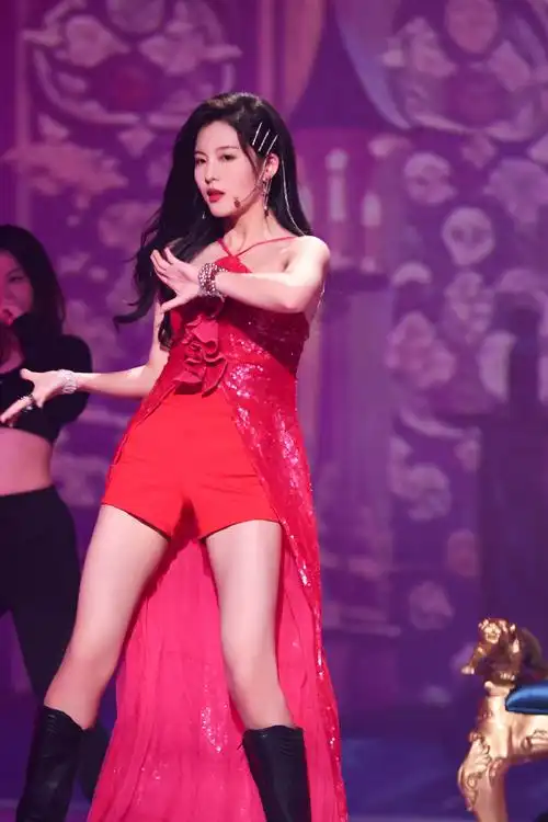 孙芮打歌美人鱼亮片长裙##孙芮这首藏笑背后的八年##孙芮加盟朝阳