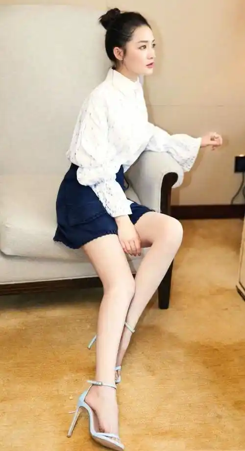 娱乐圈里的女神们,李沁赵丽颖,脚到底是有多小!