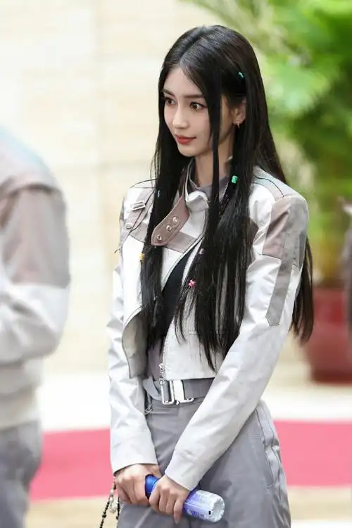 杨颖奔跑吧双马尾编发剧照##angelababy奔跑吧编发剧照