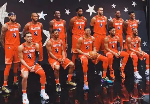 全明星定妆照合影出炉,詹姆斯字母哥分别领衔