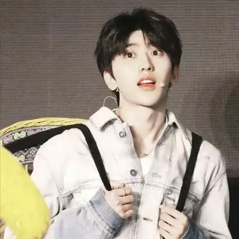 蔡徐坤图片戴帽子可爱呆萌头像