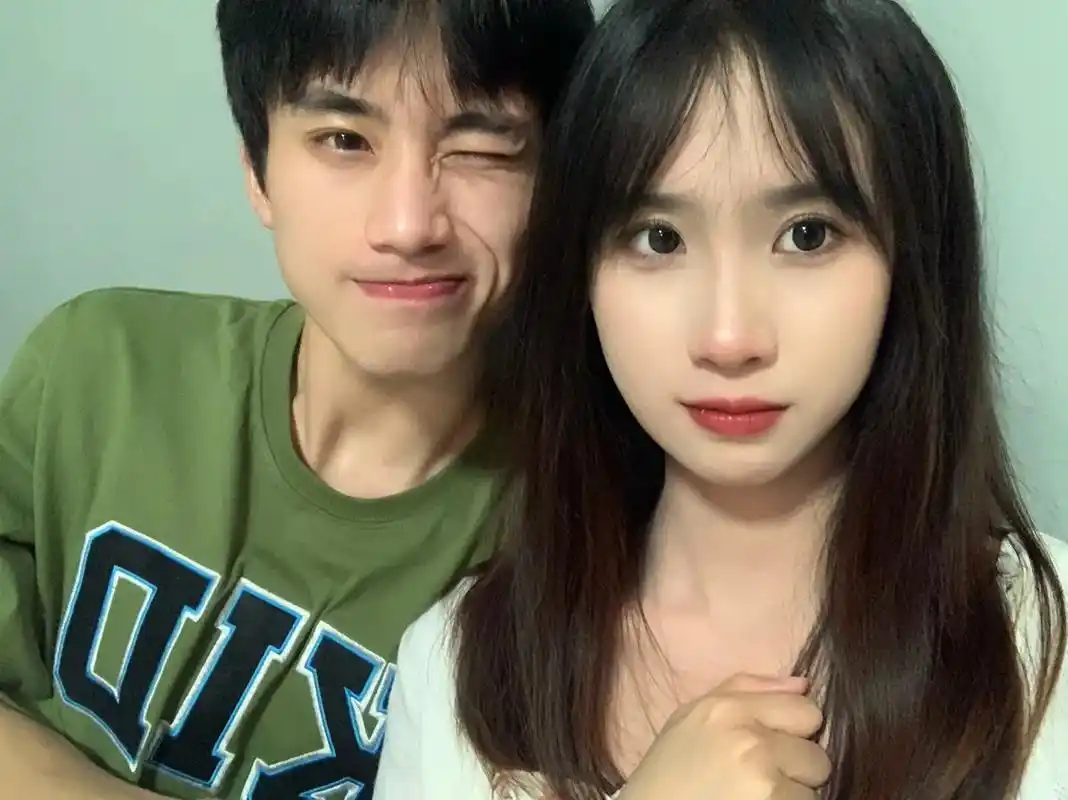 好喜欢这一组照片!#情侣拍照姿势 #情侣拍照 #合照 - 抖音