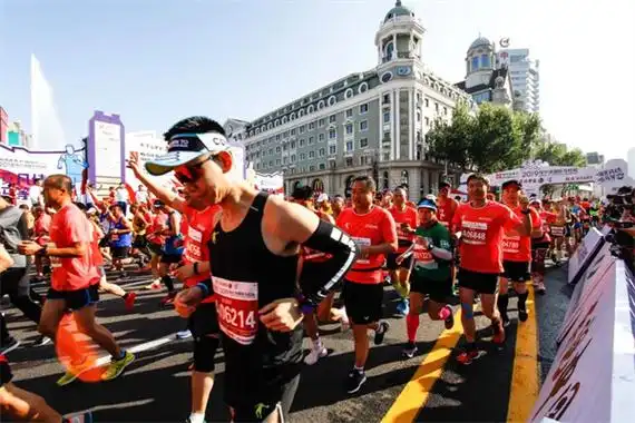 嗨夏风情哈马等你哈尔滨银行2023哈尔滨马拉松8月27日鸣枪开跑