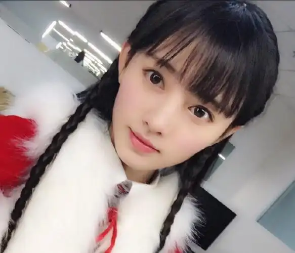 鞠婧祎"出道前"旧照被扒,看到她的素颜,网友:确定长这样?