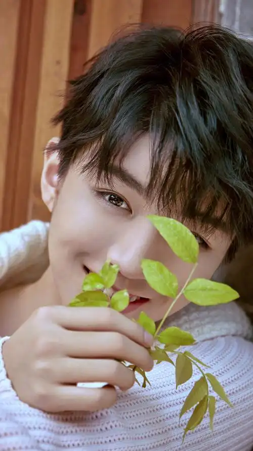 王俊凯2018.09.19首张个人专辑首支单曲《我的》发布