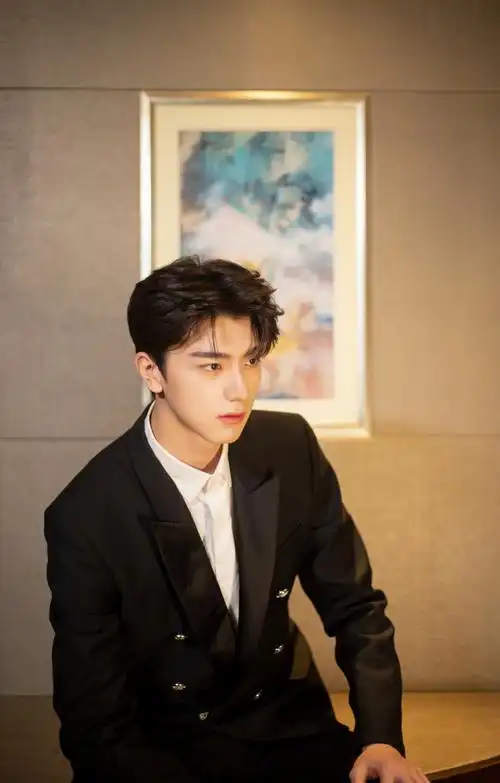 林一黑色西服儒雅帅气写真24