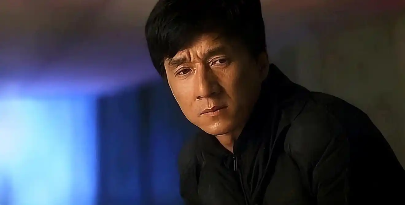 成龙同父异母的大哥,7岁惨遭父亲抛弃,73岁第一次见到明星弟弟