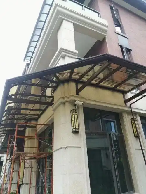 异形铝合金雨棚安装完成现场实例返图