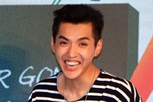 "不笑挺帅,一笑忒丑"的男星,王俊凯算一个,对吴亦凡很失望!