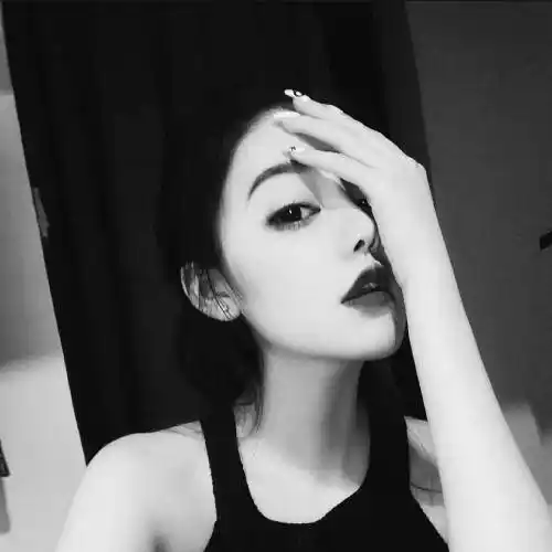 生性讨喜霸气女生头像黑白色清秀似你眉眼