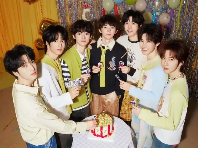 ##时代少年团五周年灯光秀##时代少年团睫毛弯弯