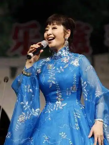 歌唱家殷秀梅,结婚当天就想离婚,二婚嫁法国贵族当丁克婚姻幸福