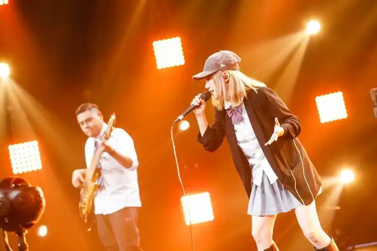 等联合举办5g 4k/8k vr云直播演唱会艺人阵容方面,本次邀请到面孔乐队