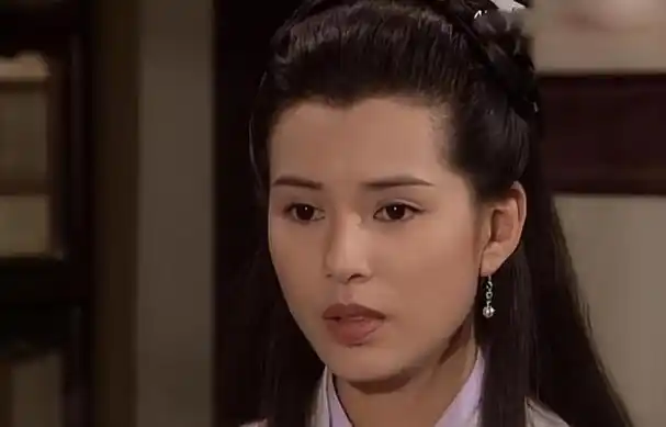 "小龙女"李若彤:巅峰时退圈,和富佬恋爱遭抛弃,如今怎样了