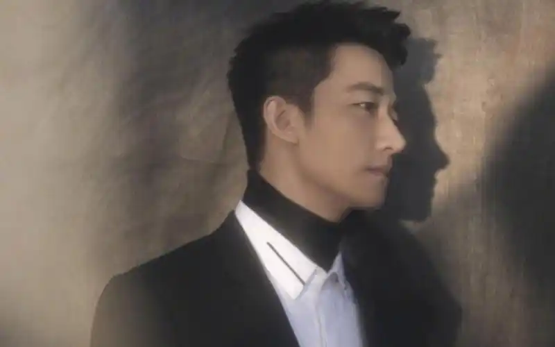 黄轩儒雅帅气写真图片桌面壁纸