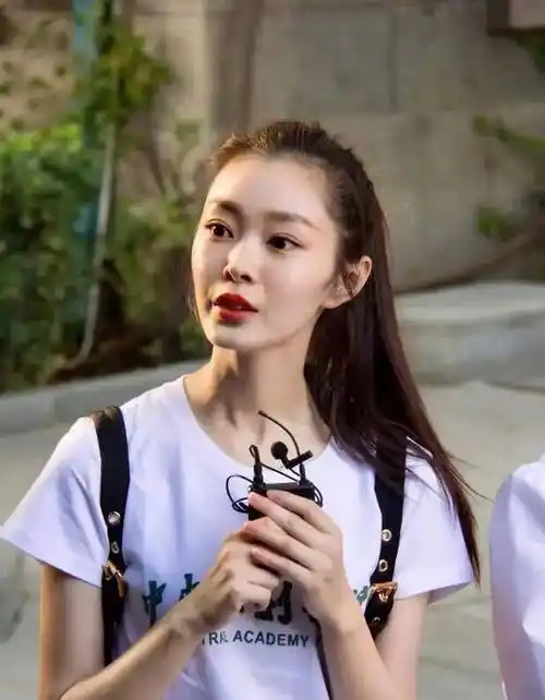 宋轶大学时期照片,一看就是上学期间会被很多人暗恋的女孩子_青春