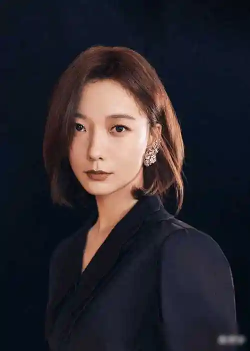 新剧秀大长腿引热议网友惊叹吴昕逆袭成腿精