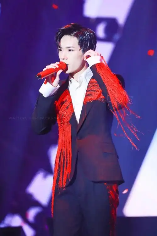 易烊千玺 #tfboys 十八岁成人礼生日会 高清 帅气