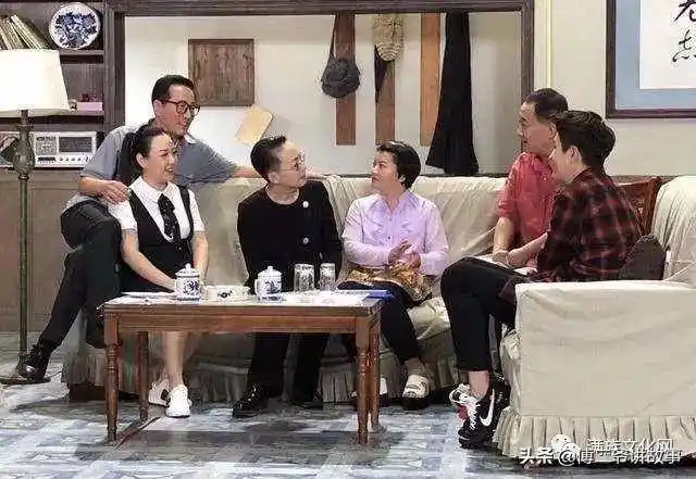 《我爱我家》是由英达导演,文兴宇,宋丹丹,杨立新,关凌等主演的电视剧