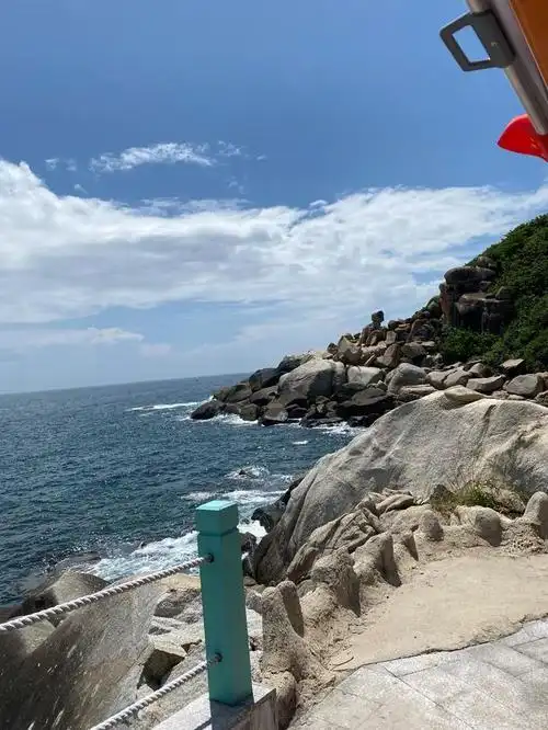 三亚的岛特别多,风景也很不错,距离也不是很远.