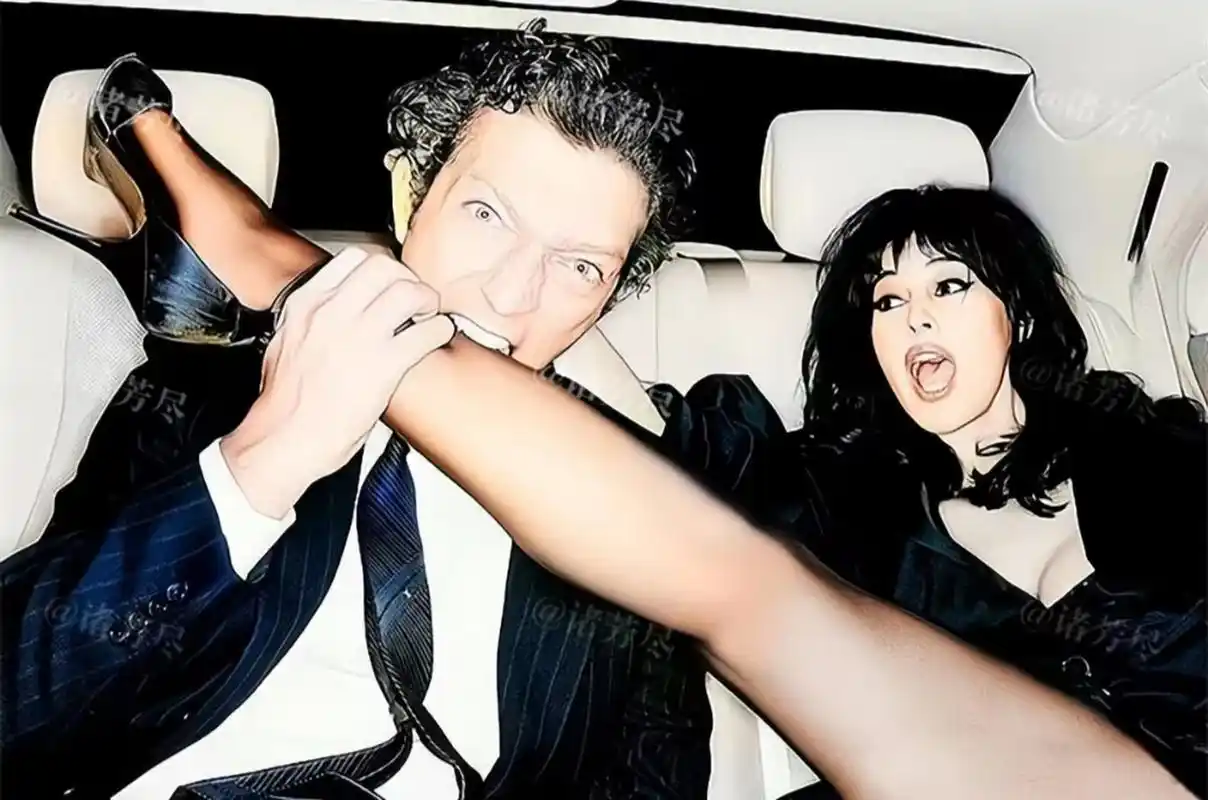 2004年,40岁的莫妮卡·贝鲁奇与前夫文森特·卡索在汽车中的精彩瞬间.