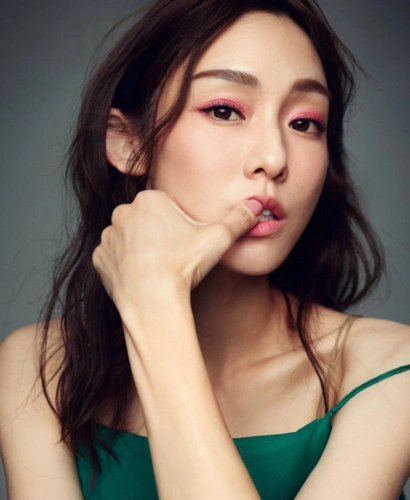 范玮琪再斩杂志双封 一展知性成熟魅力- 财经快报网