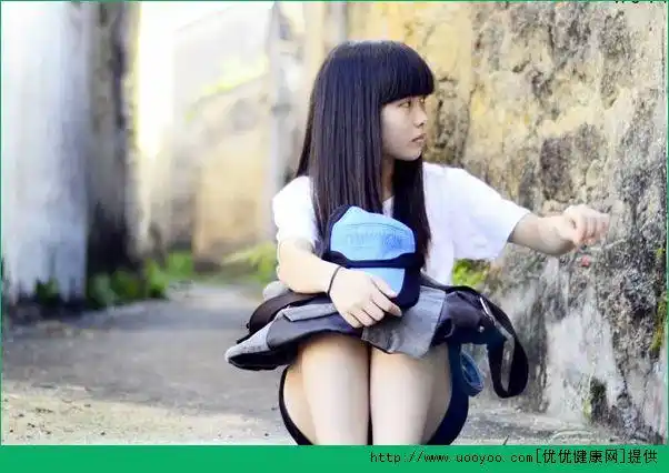 我13岁女胸很小怎么办13岁女孩的胸很小发育正常吗多图