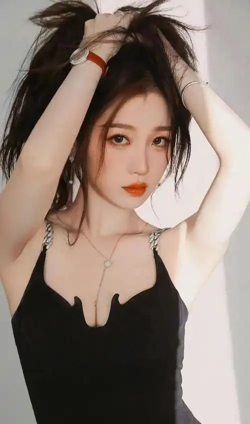 虞书欣性感写真,身穿黑色吊带裙大秀好身材_网易订阅