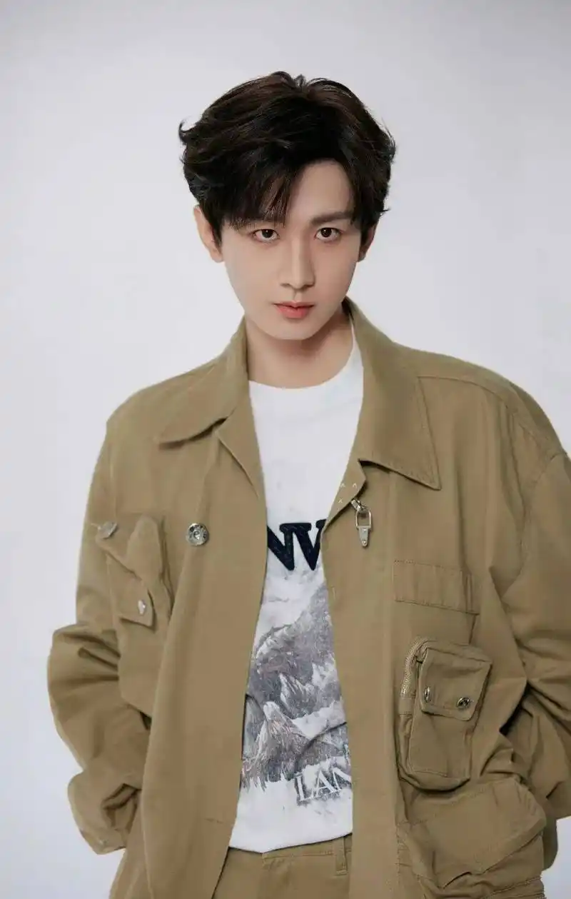 成毅靠玄学改名爆红?王嘉尔退圈?鹿晗天价片酬?郭富城对女儿抠门?