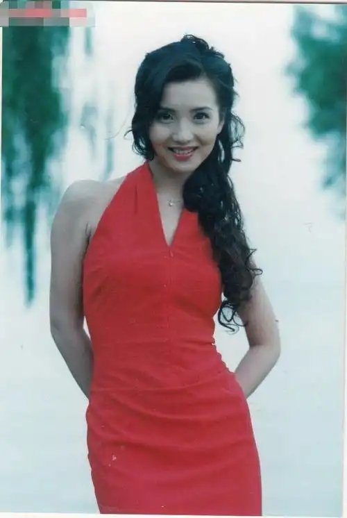 其实陈好刚开始进入演艺道路的作品应该算是和刘烨一起演的《那山,那